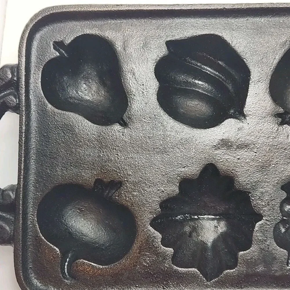Cast Iron Fruit Leaf Mold Muffin Corn Bread Baking Pan 11.5” Heavy VTG